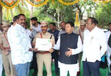 Kottur Jagadish receives the best employee award