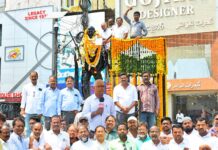 Journalists submit petition to Gandhi statue